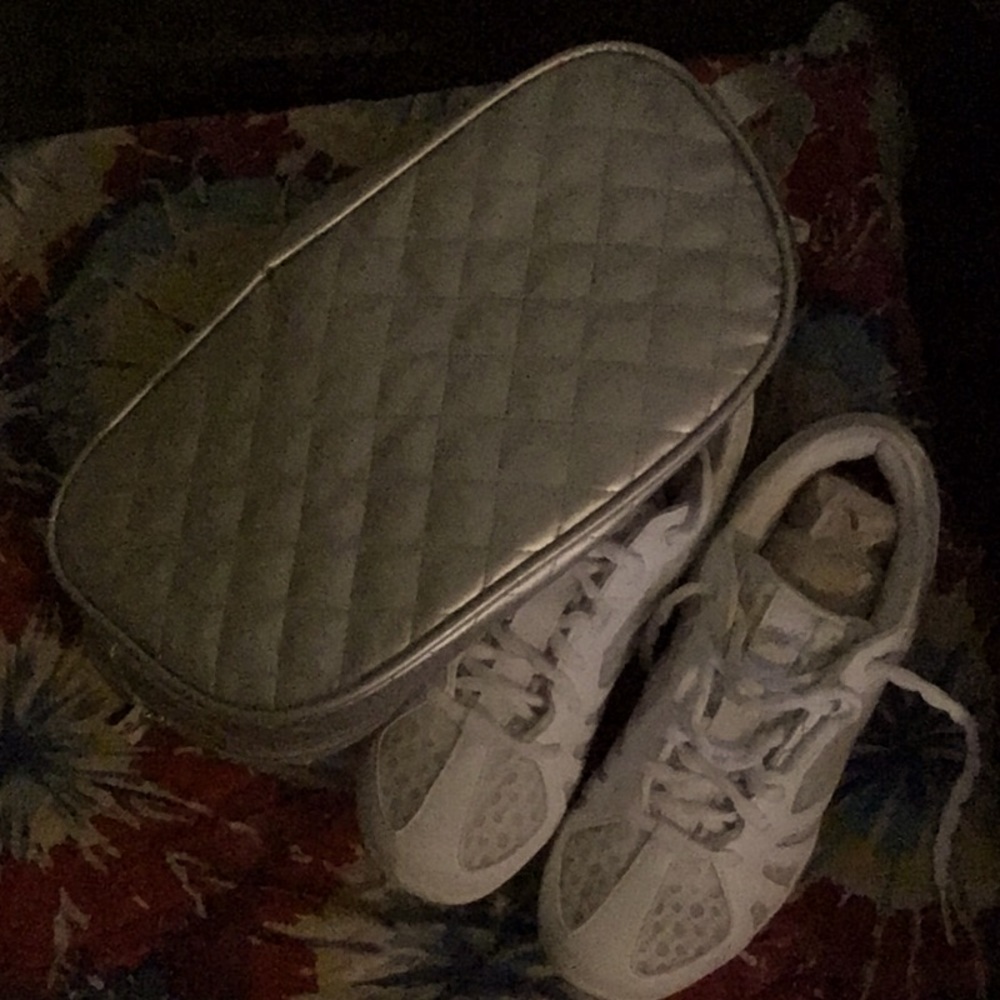 Brown you tennis shoes